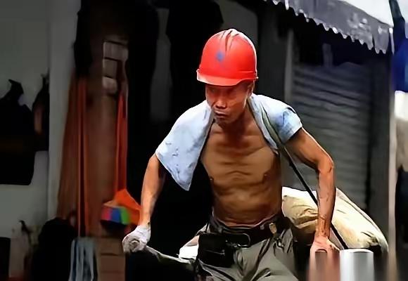 杭州这事儿，看得我心口发堵、脊背发凉。就为了赖掉80块钱的两包烟，一个白领居然