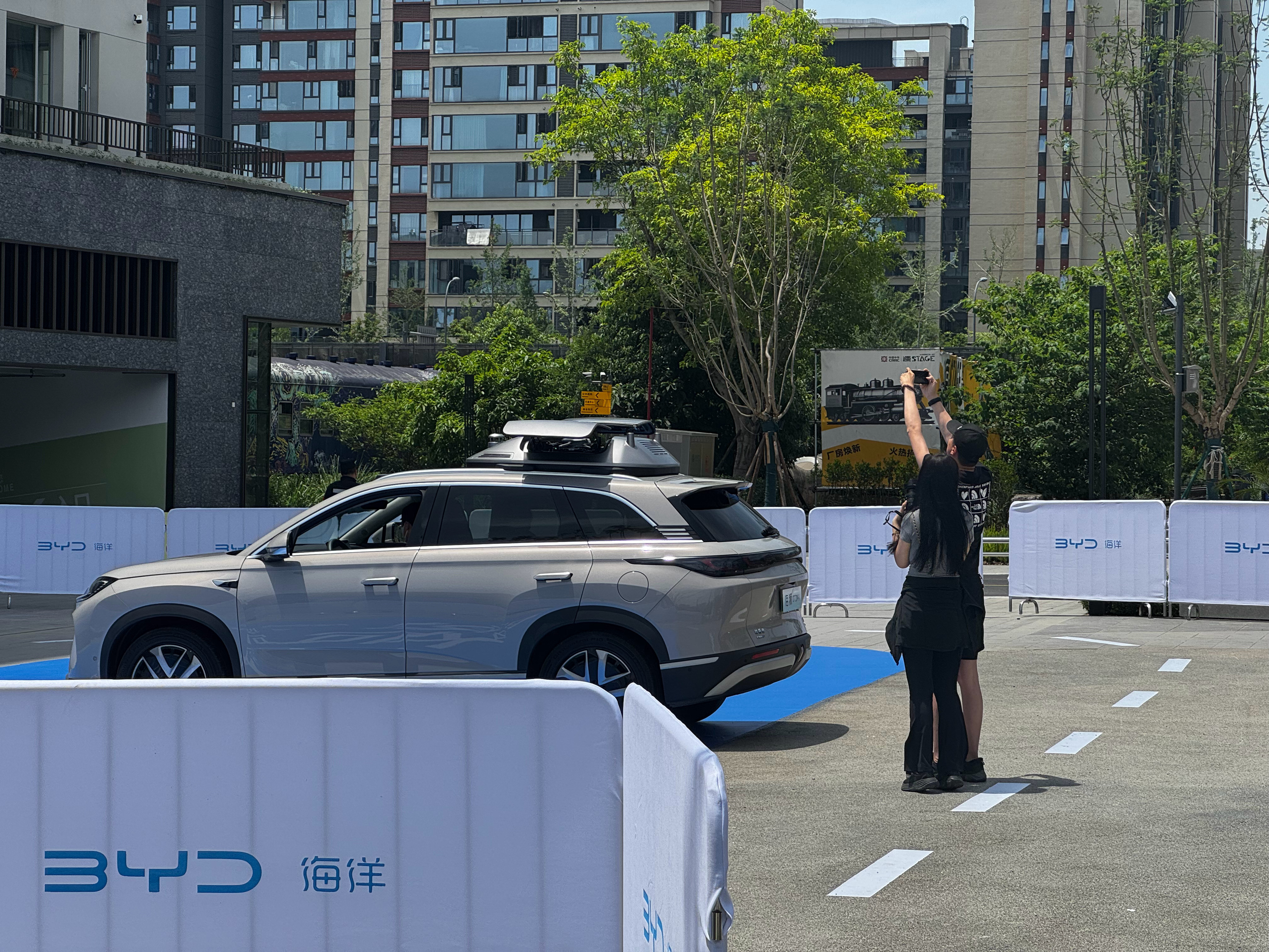 比亚迪海狮07DM-i今天上市中型纯电SUV4米88的车长，轴距2米82属