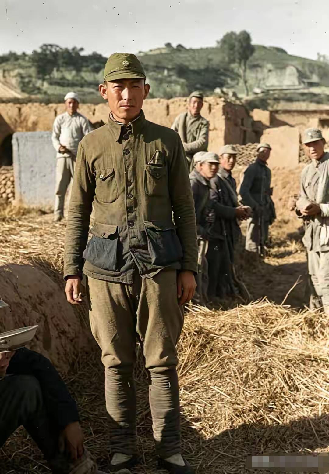 这个被八路军俘获的日军士兵，经过长期的思想引导和教育，眼中早已褪去了往日凶横霸道