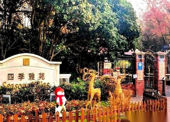 李嘉诚在上海浦东盖了一片顶级别墅区，然后下了一道让所有同行都看不懂的命令：只租，