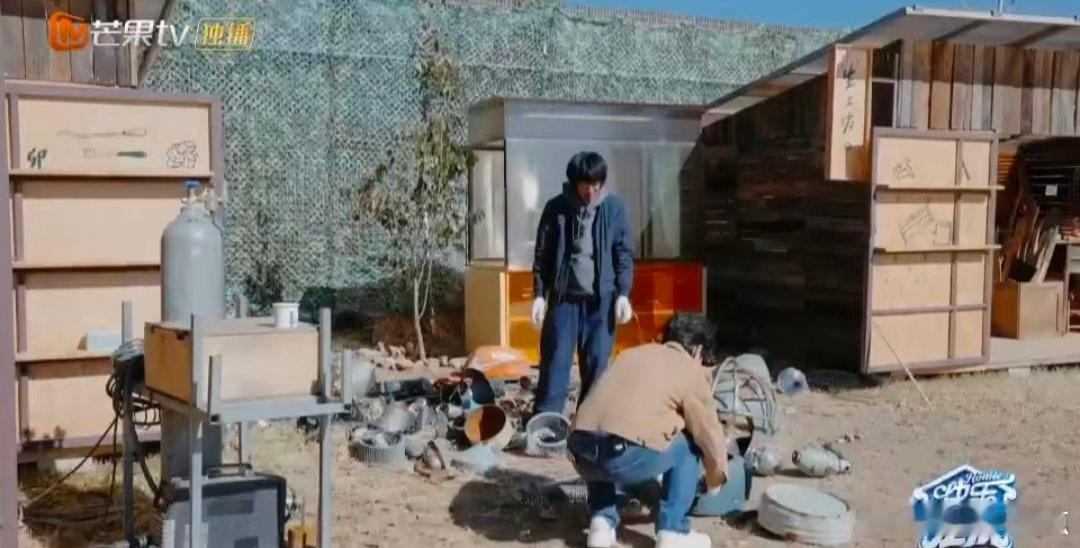 陈楚生solo手工时段快乐老友记有风季电工小陈陈楚生的手工时间，认真投入的模样