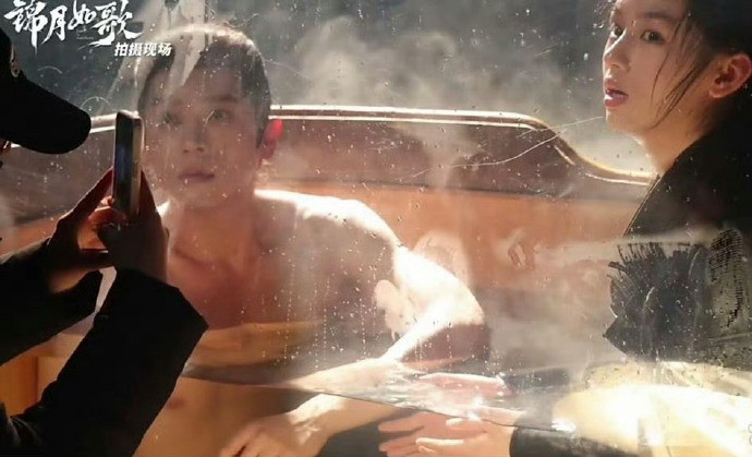 浴桶戏原来是这么拍的！