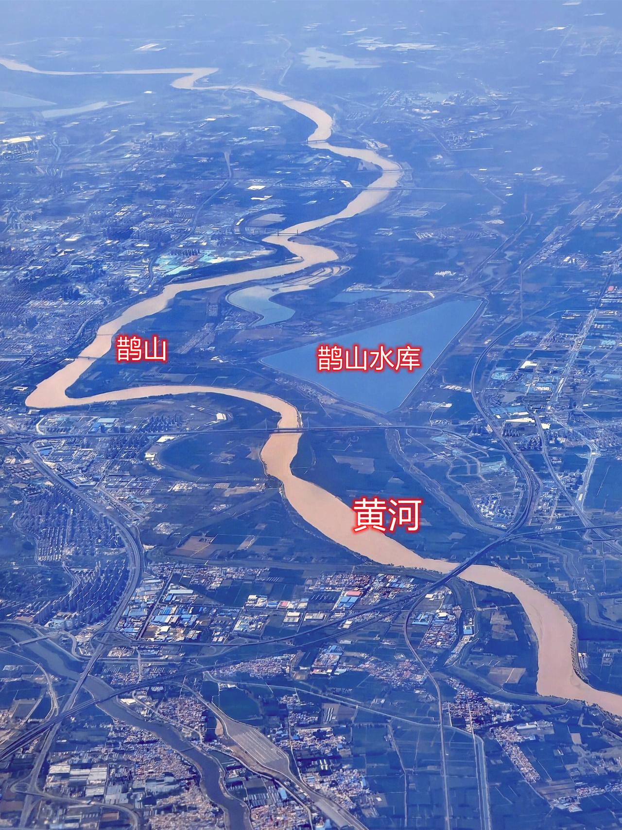 济南黄河北的起步区自然风景资源相当不错，鹊山、黄河、大片滩涂湿地、田园平原等元素