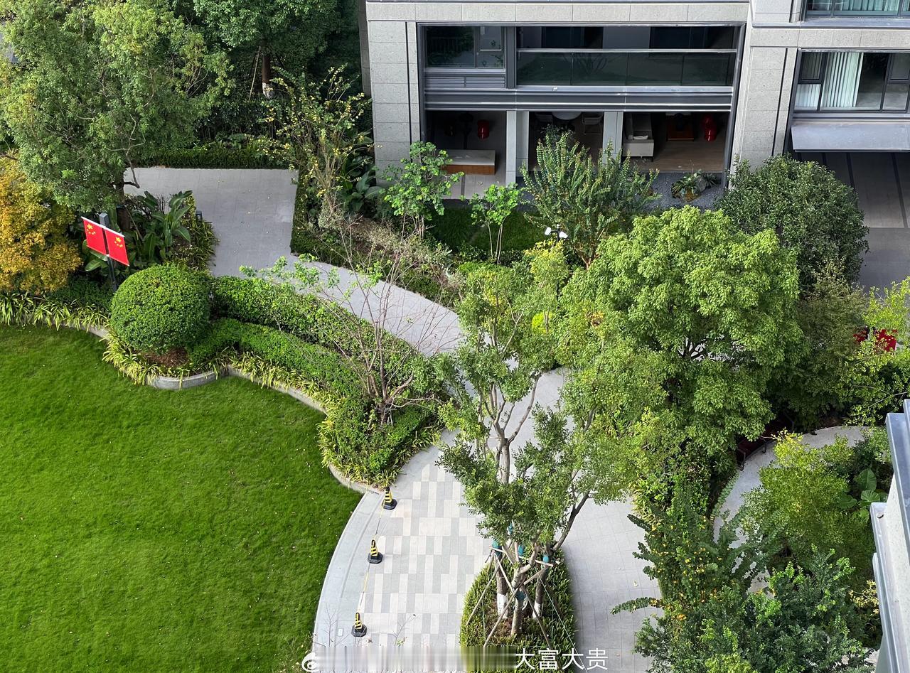 刷到被欠物业费1200万物业退出不干了真的惊到！对比之下才更觉得，我家物业真的