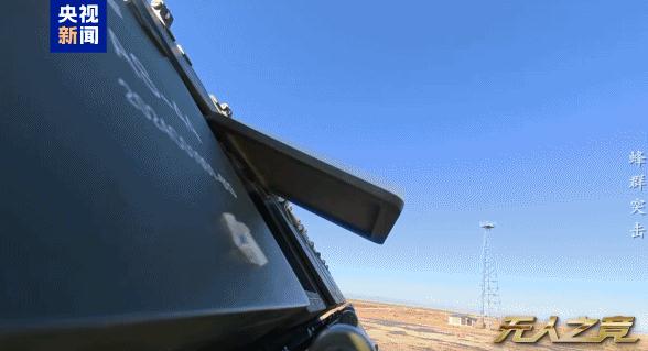 向全球宣布，中国独创无人机蜂群系统，1人操控近百架无人机，直接瘫痪敌方防空系统，