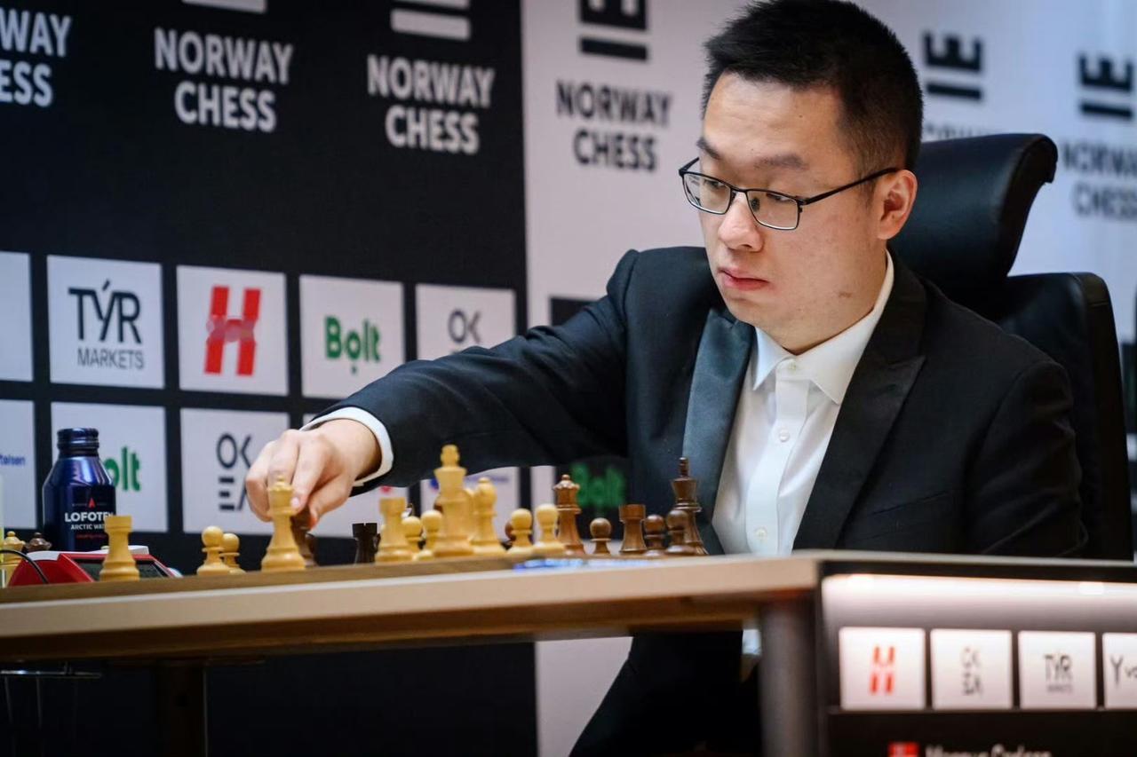 韦奕加赛快棋胜世界冠军古克什，连续三轮比赛分别战胜三位顶尖高手，取得快棋加赛三连