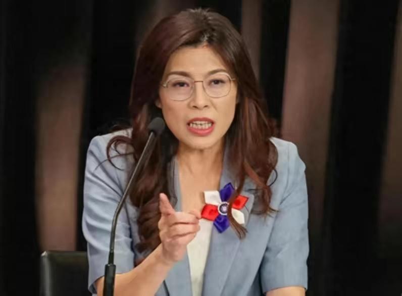 台湾深蓝民众这样形容，三个韩国瑜、十个卢秀燕、三十个候友谊，加起来抵不过一个郑丽