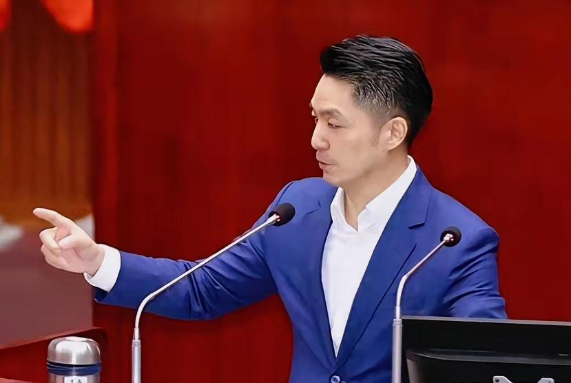 蒋万安本来可以稳稳连任，民调领先沈伯洋20多个百分点，施政满意度近7成，怎么突然