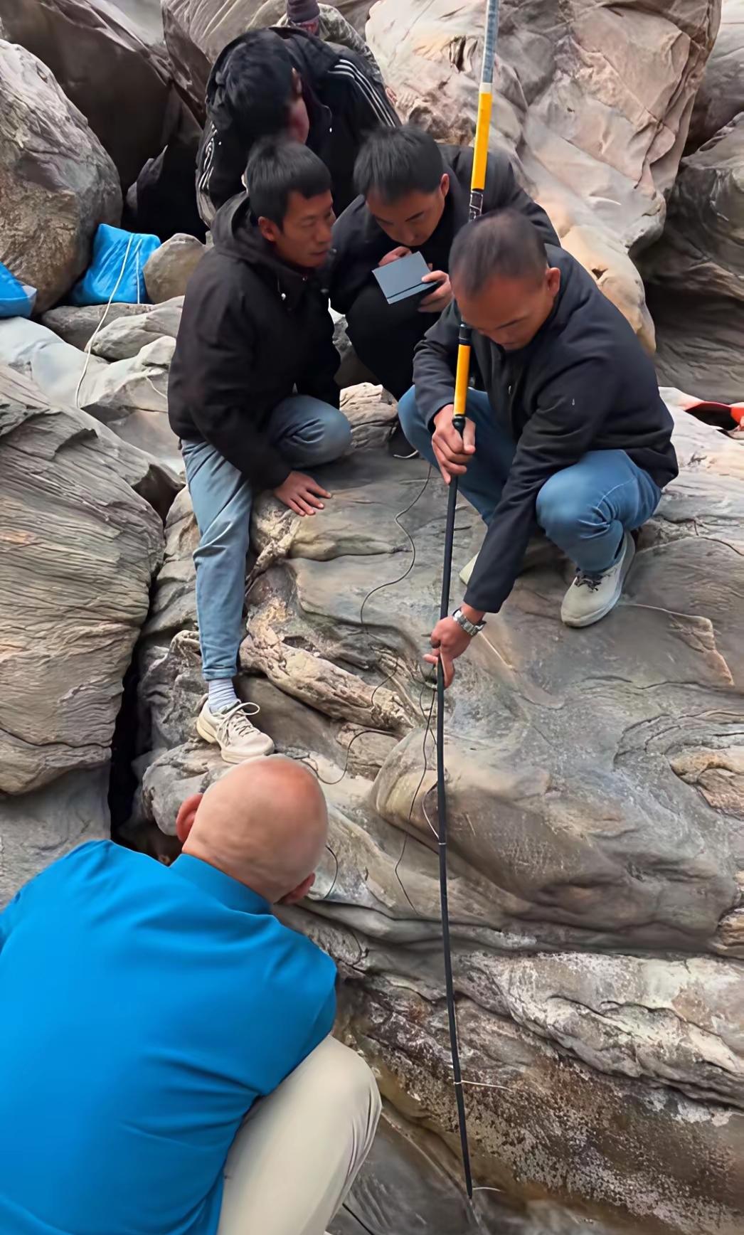 虎跳峡下落水小伙遗体无法打捞，家人无奈放弃。1997年出生的杜先生，山东枣庄人。