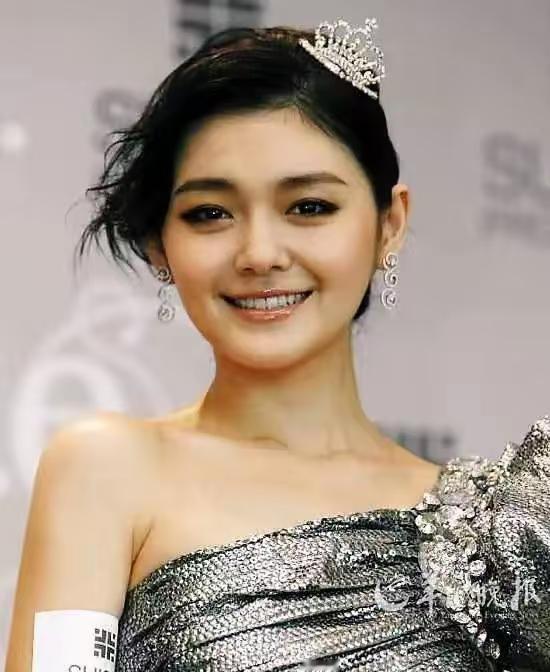 骂具俊晔“一毛不拔”的，根本没看懂他真正的“武器”。外界都盯着他的钱包，以为爱