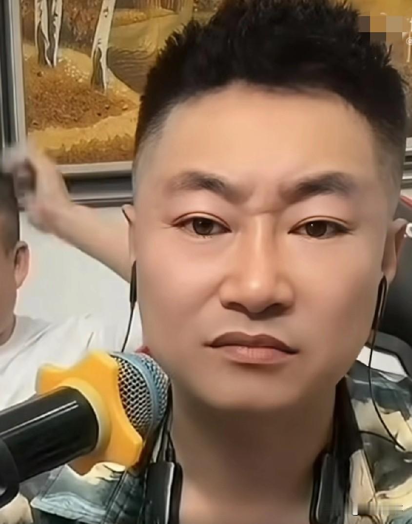 九天说二驴不坑徒弟，骡子去三亚没准又站起来！我乐意跟他在一起玩，有很多网红成