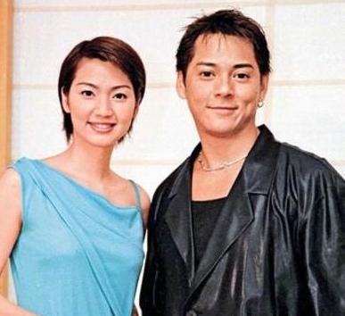 2000年，洪欣和莫少聪分手后不久，发现自己怀孕了，莫少聪知道后，却说“你跟老头