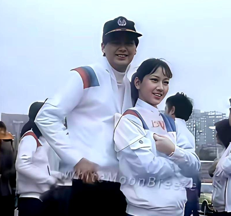 70岁赵雅芝脸没垮，她做对了啥镜头扫过电影节红毯，赵雅芝的脖子没有松皮，眼角