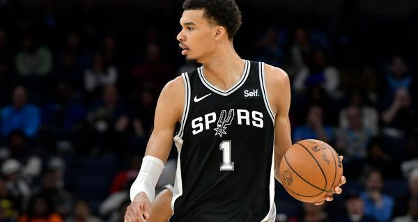 维克托·文班亚马正在经历赛季初的首次重大挣扎，因为NBA各队的防守策略已开始调整