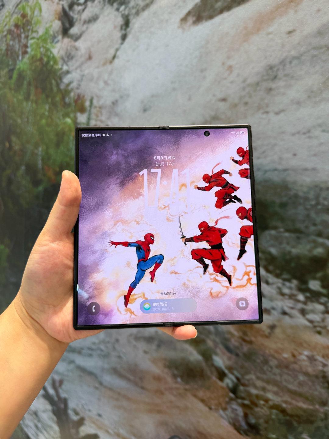 三星Fold8Ultra的铰链开合声听着很干脆，做工扎实，合上之后严丝合缝，细节满分#三星ZFold