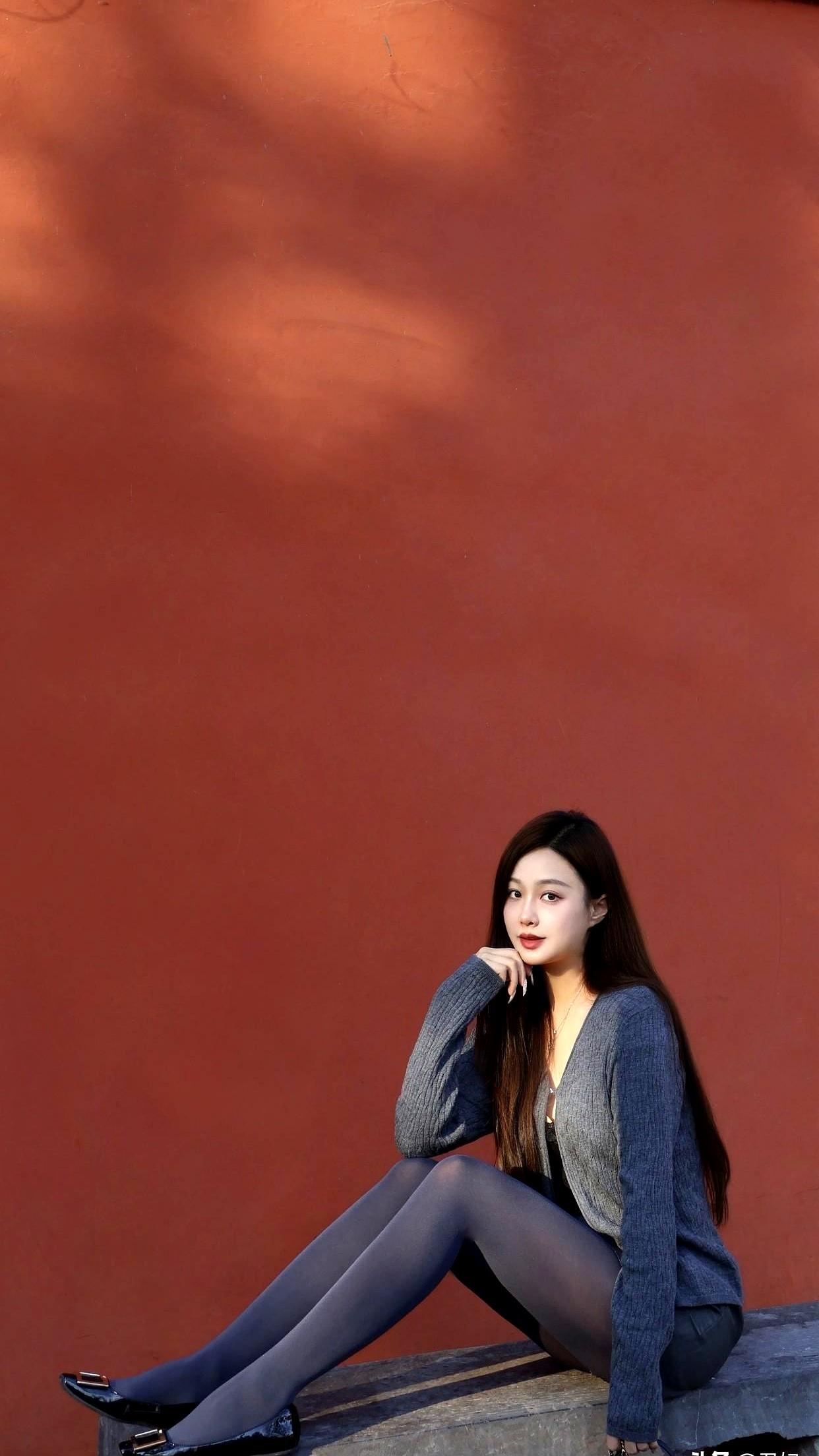 穿大衣像套麻袋？一秒破功不是你矮，是版型没掐腰。今年冬天流行把毛