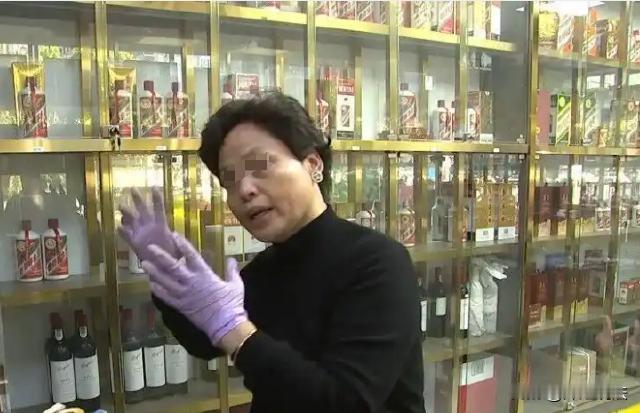 杭州，王先生平时很喜欢喝茅台酒，就去常买的那家酒行购入10瓶。回来品尝时发现有些