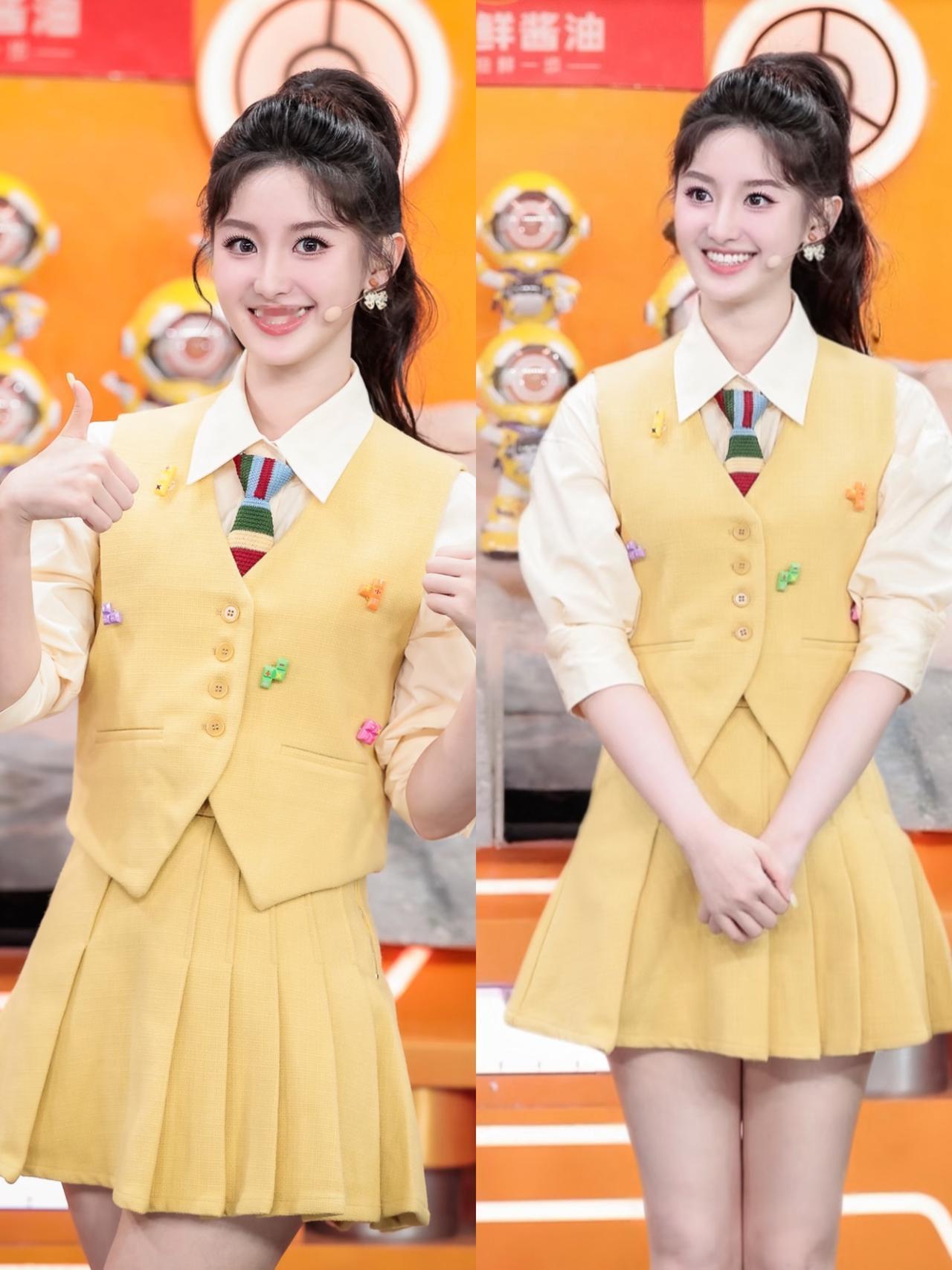 央视最会笑的女主持，今天被扒光了​​她往台上一站，脖子比别人命还长。​​