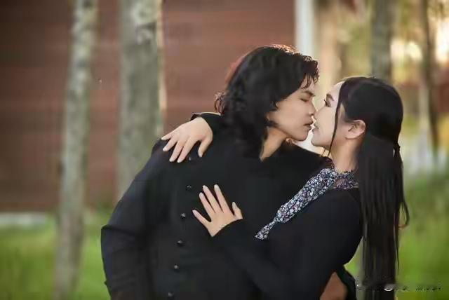 男人强吻女人时，为什么大多数女人都不会拒绝？真相太扎心关于“男人强吻女人时，为