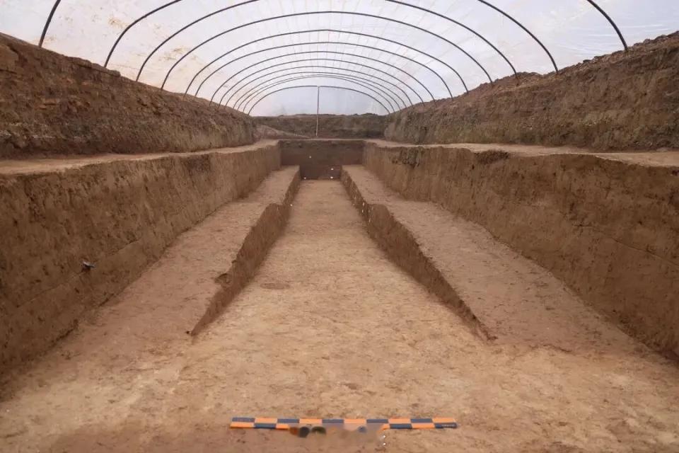 项羽背了大黑锅，最新考古研究显示：阿房宫既没建好，也没被火烧，还是建在“湖底淤泥