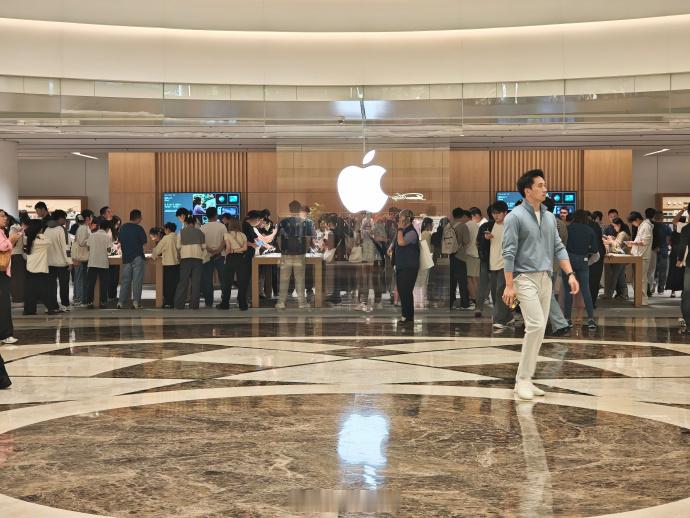 【iPhone18Pro二手价跳水】9月18日，iPhone18Pro系列正