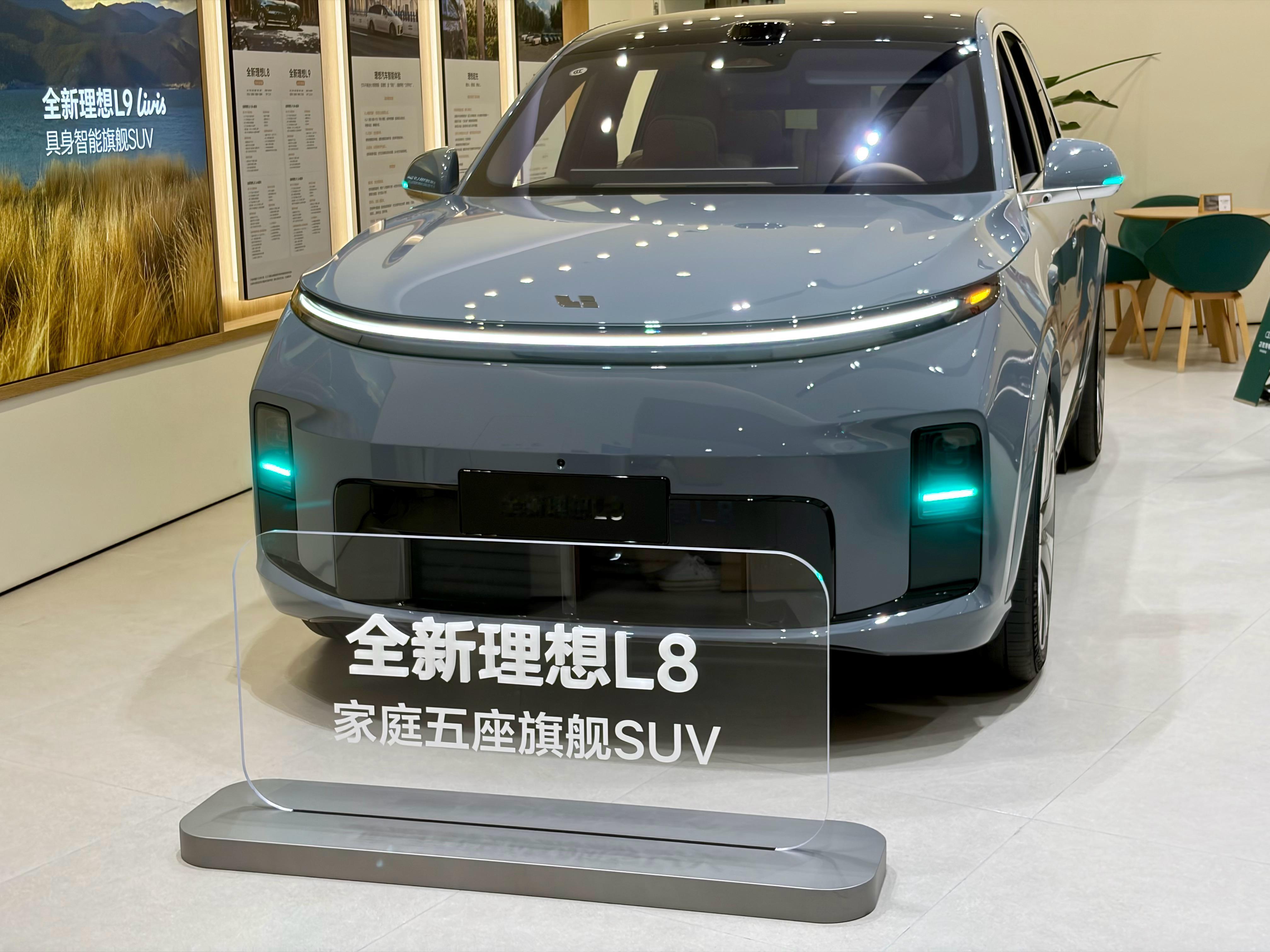 提问，怎么从前脸判断哪台是理想L8，哪台是L6？我找到了两个特征，应该没第三个了