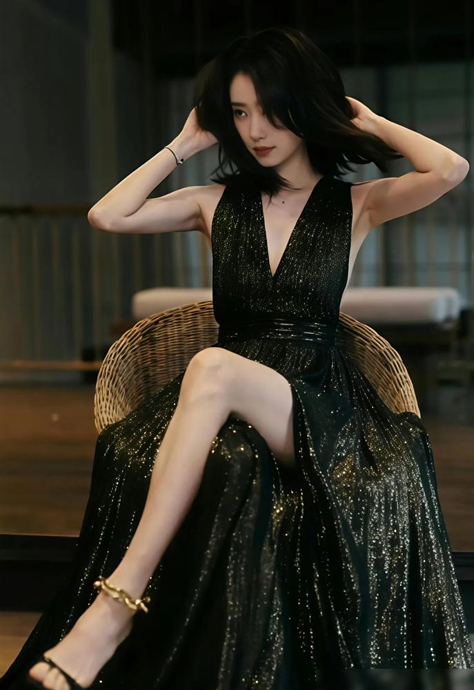 都以为张小斐离开贾玲要凉，可谁告诉你，她已经悄悄拿下了周星驰？你以为她俩掰