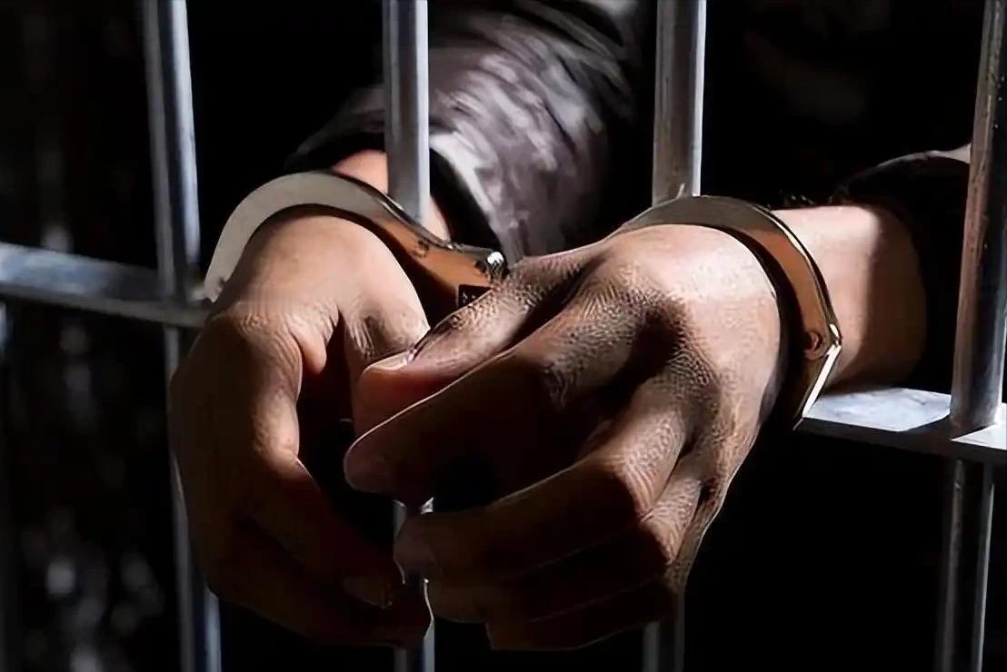 很多人以为军队反腐是“抓作风”。错了！真相是，这是在为下一场战争“清理累赘”！一