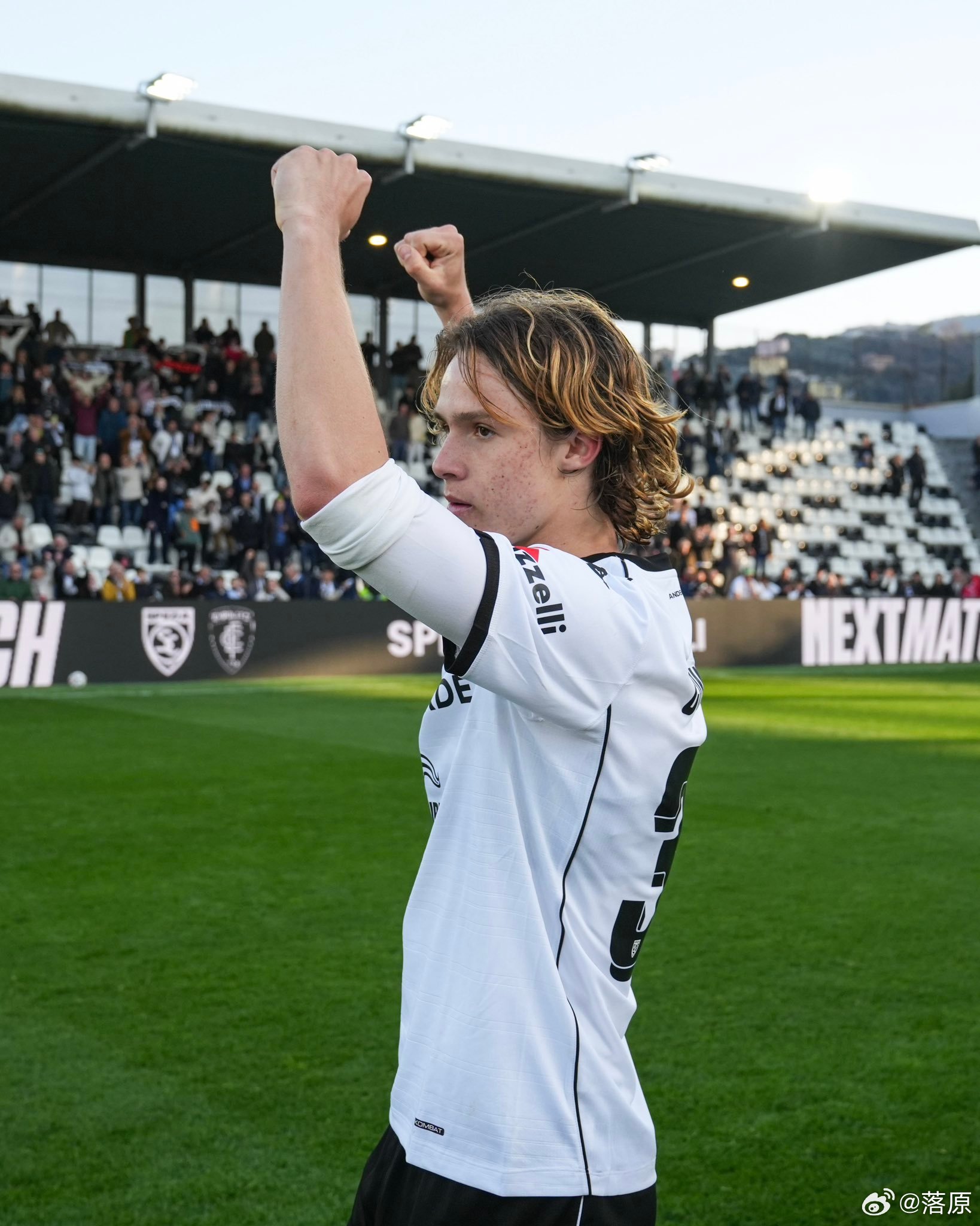 ac米兰意乙斯佩齐亚4比2蒙扎，AC米兰租借而来的17岁中场科莫托，首发出场8