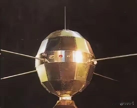 为什么东方红一号至今都没有坠入大气层？很简单，因为当初把东方红一号发射出去的时候