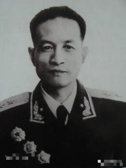 王诤中将不拘一格用人才1930年12月30日，第一次反“围剿”龙岗