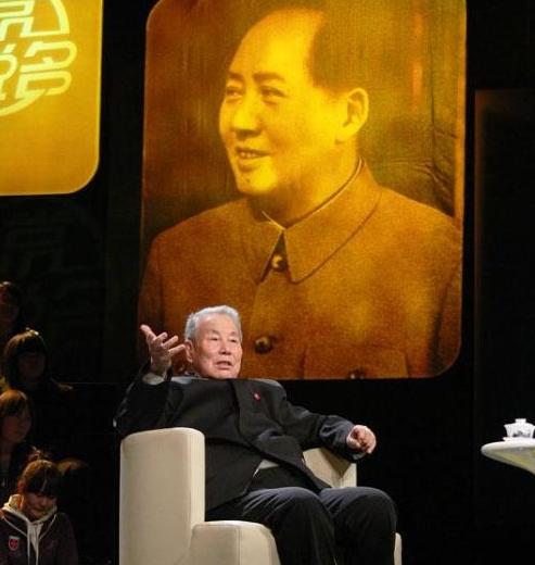 毛主席于1976年逝世，享年83岁。在当时的中国，人均寿命仅约65岁