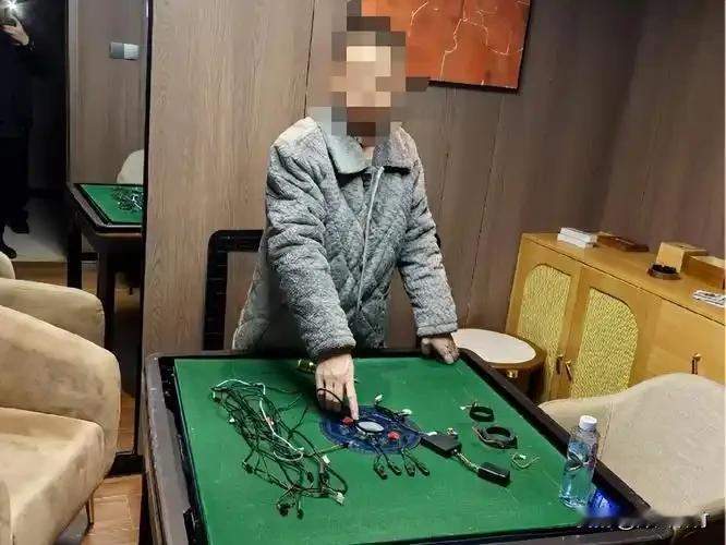 自以为天衣无缝！倒卖透视作弊麻将，三名男子双双锒铛入狱闲来打牌娱乐消遣，有人