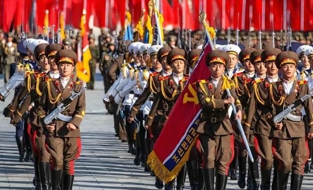 为什么中国自己有核武，却极力反对朝鲜研制？说句直白点，朝鲜搞核根本不是防身，而是在玩火！核武器，这三