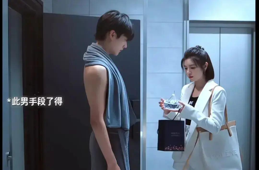 怎么还会有这么懒的男主，身材都不练一下吗？难怪和女主孙珍妮一点CP感都没有…