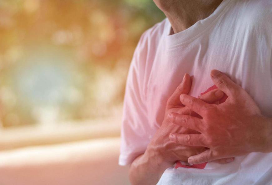 心梗去世的人飙升！医生含泪苦劝：无论多大年纪，天冷坚守4原则小区里的救护车