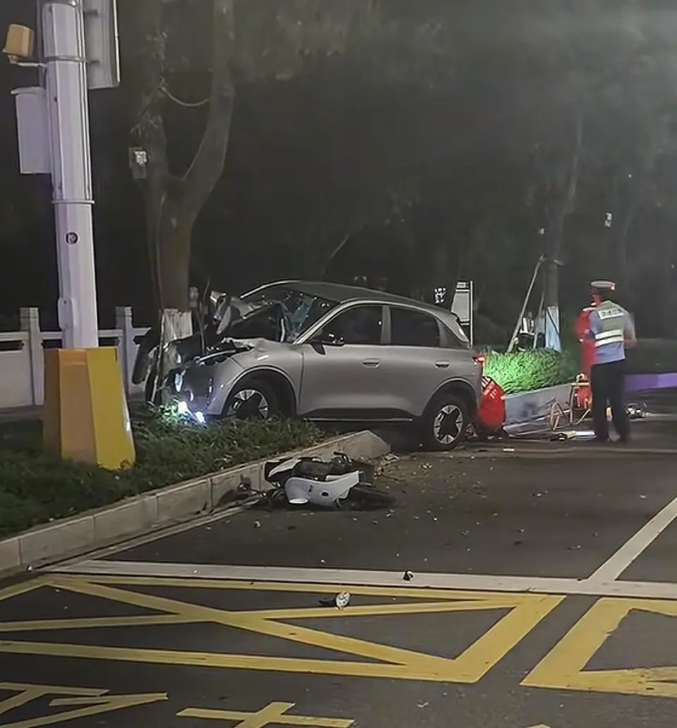 8月20日温州苍南的夏夜，两名少女的青春永远定格在仁英路的十字路口。一名代驾司机