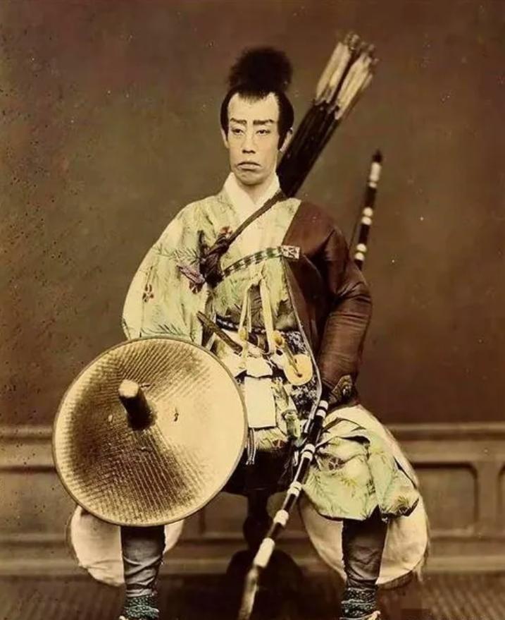 千年以来，日本就遵守了这么一个规律，你弱就打你，你强就学你，上帝偏偏把他安排在了