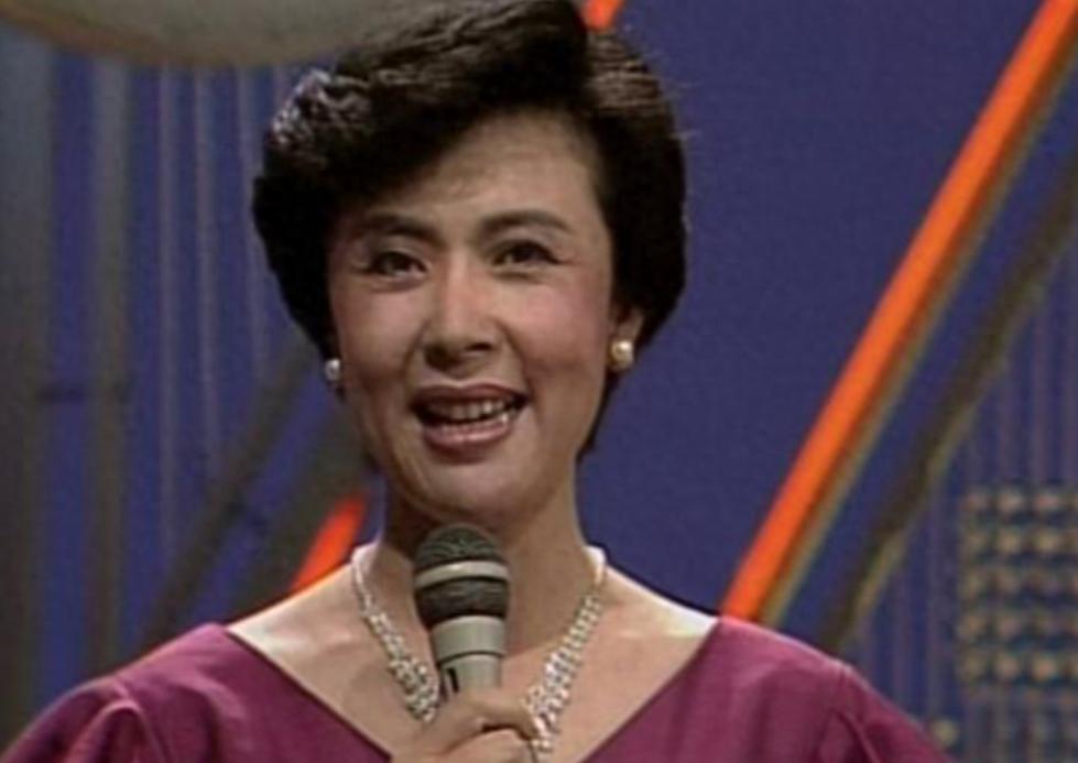 80年代知名主持人一姐，晚年患上精神疾病，如今70岁的她怎么样了？主要信源：