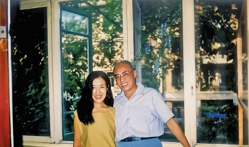1986年，一场跨越36岁的婚讯响彻京城，当29岁的新华社女记者张严平带着65岁