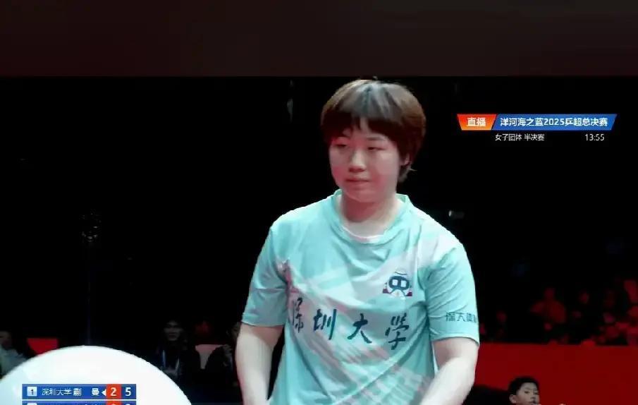 决定冠军归属的，不是最后一拍，是摄像头回放。10比8。蒯曼再拿一分就赢。她