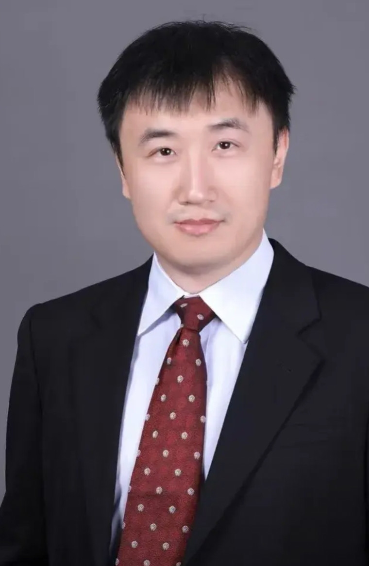北京大学的这个新院长背景不一般！82年的，叫杨越。前浙江大学校长杨卫的儿子，