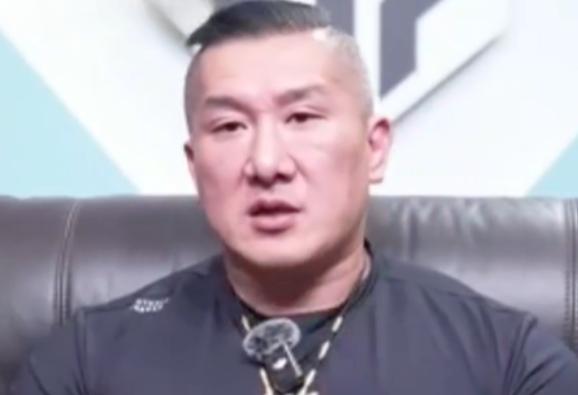 馆长说的一句话，很有道理，馆长说：国民党打内战，输给了共产党，被赶到台湾来，在岛