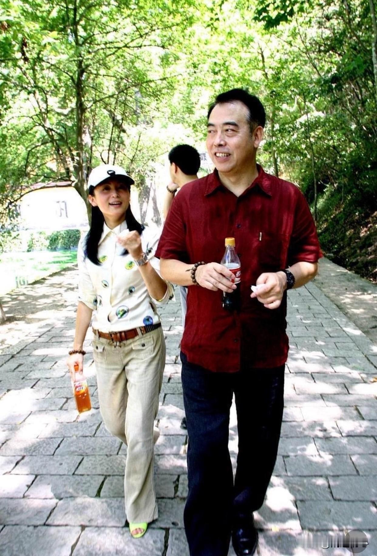陈凯歌：你当初看上了我什么！陈红：看你高大威猛呀！陈凯歌：还有呢？陈红：看