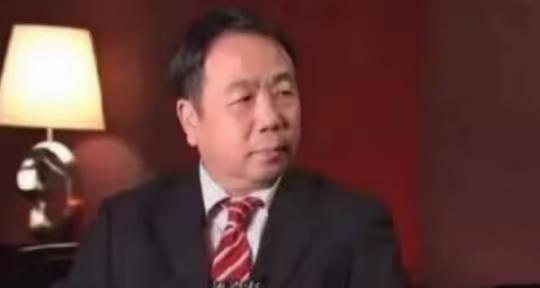 “出生在中国，我感到无比耻辱！”“钓鱼岛是日本的，中国应该立刻放弃对钓鱼岛的争夺