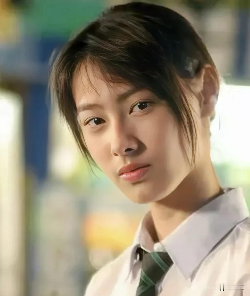 其实梁洛施现在的生活就是完美的人生了，因为她没有老公，抚养三个儿子，儿子以后继承