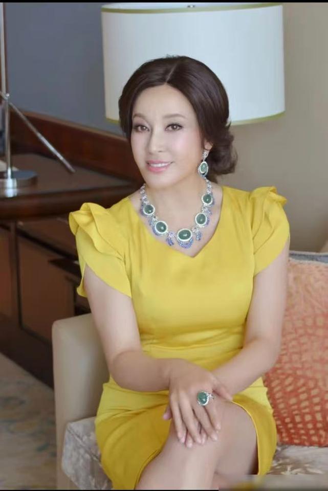 古柯放出刘晓庆无修生图引发的群嘲还没退，当事人就在访谈节目里正面开怼的片段，直接