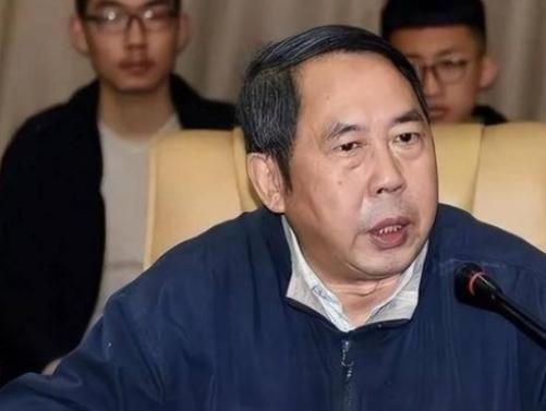 “晚一秒就万劫不复！中国该立刻向美国低头，交出发展权才能保命！”很多人现在再回头