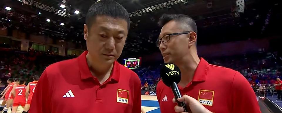咋没有底气呢？不会英语也就罢了，赛前接受采访结巴地都不敢说赢球，中国2:0日本队