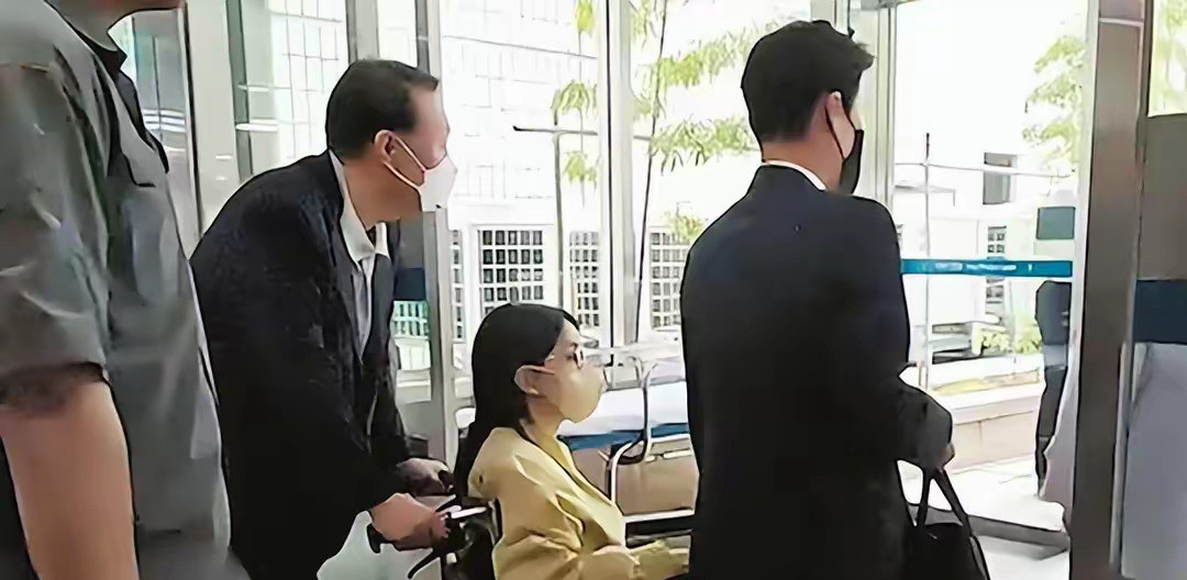 尹锡悦爱妻如命，总统不好当，老公来凑天呐！这还是那个铁腕
